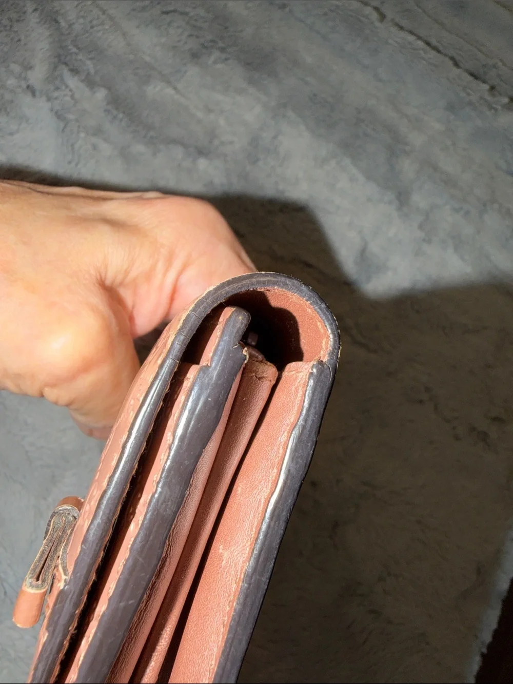 Gucci Metallic Rose Gold Signature Continental Clutch